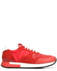 Sneakers in pelle scamosciata rosse di Givenchy