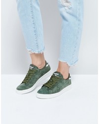 Sneakers in pelle scamosciata verde oliva di Diadora