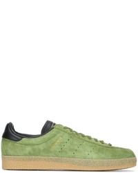 Sneakers in pelle scamosciata verdi di adidas