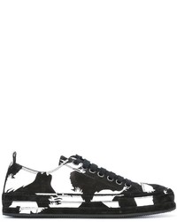 Sneakers in pelle stampate nere di Ann Demeulemeester