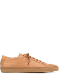Sneakers in pelle terracotta di Common Projects