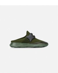 Sneakers in pelle verde oliva di Christopher Kane