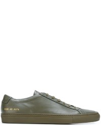 Sneakers in pelle verde oliva di Common Projects