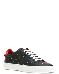 Sneakers nere di Givenchy