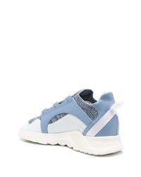 Sneakers senza lacci azzurre di Giorgio Armani