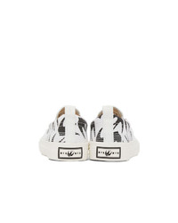 Sneakers senza lacci di tela stampate bianche e nere di McQ Alexander McQueen