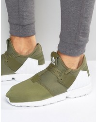 Sneakers verde oliva di adidas