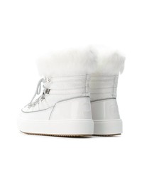 Stivali da neve bianchi di Chiara Ferragni
