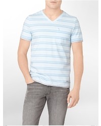 T-shirt con scollo a v a righe orizzontali azzurra