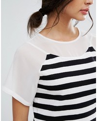 T-shirt girocollo a righe orizzontali bianca e nera di Sisley