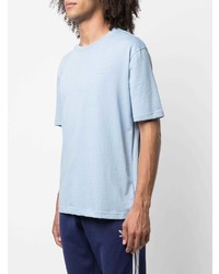 T-shirt girocollo azzurra di adidas