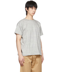 T-shirt girocollo grigia di Taiga Takahashi