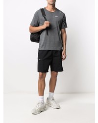 T-shirt girocollo grigio scuro di Nike