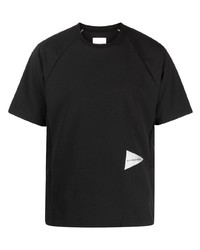 T-shirt girocollo nera di And Wander