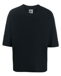T-shirt girocollo nera di Homme Plissé Issey Miyake