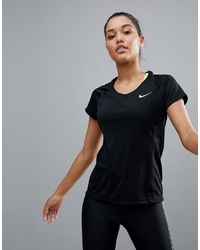 T-shirt girocollo nera di Nike Running