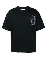 T-shirt girocollo nera di Yoshiokubo