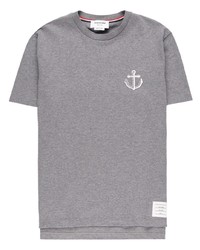 T-shirt girocollo ricamata grigia di Thom Browne