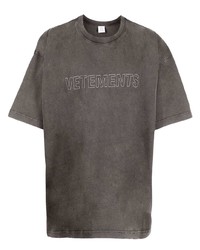 T-shirt girocollo ricamata grigio scuro di Vetements