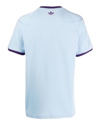 T-shirt girocollo stampata azzurra di adidas