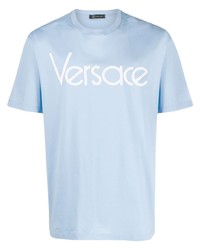 T-shirt girocollo stampata azzurra di Versace