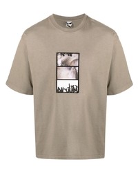 T-shirt girocollo stampata marrone chiaro di GR10K