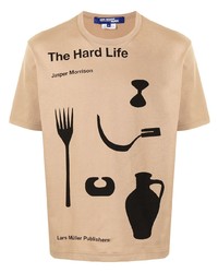 T-shirt girocollo stampata marrone chiaro di Junya Watanabe MAN