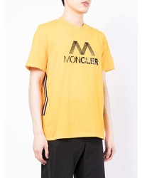 T-shirt girocollo stampata senape di Moncler