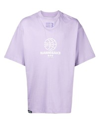 T-shirt girocollo stampata viola chiaro di NAMESAKE